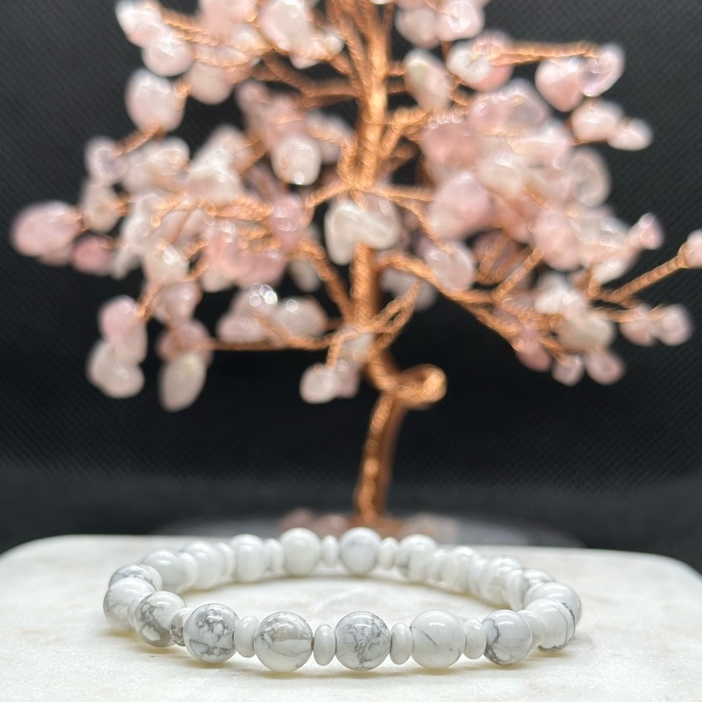 White Howlite Crystal Bracelet - Picture 2 of 3